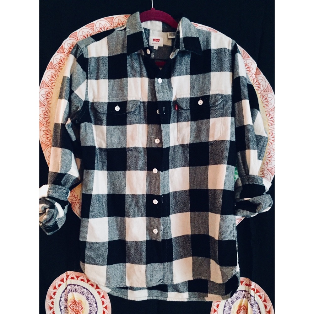 • levi’s black & white flannel •